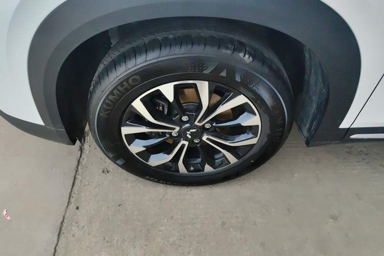 Used Wuling Alvez 2022 1.5L Manual Free-Style Model Exterior 4