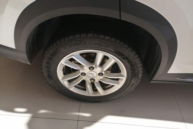 Used Wuling Alvez 2022 1.5L Manual Comfort Version Exterior 4