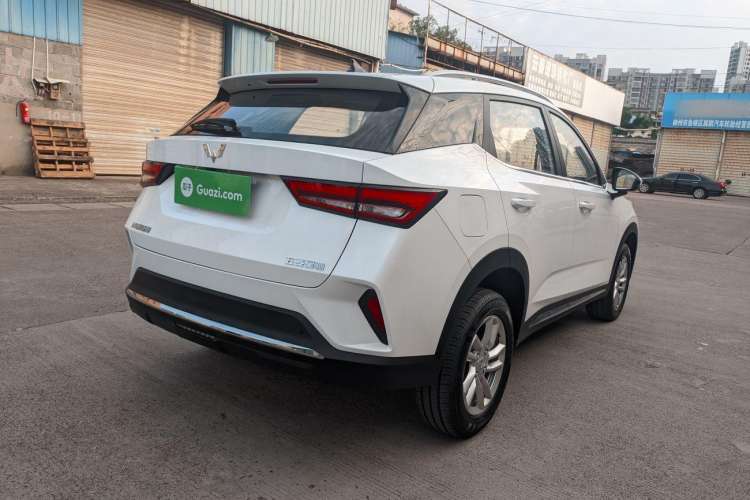 Used Wuling Alvez 2022 1.5L Manual Comfort Version Exterior 4