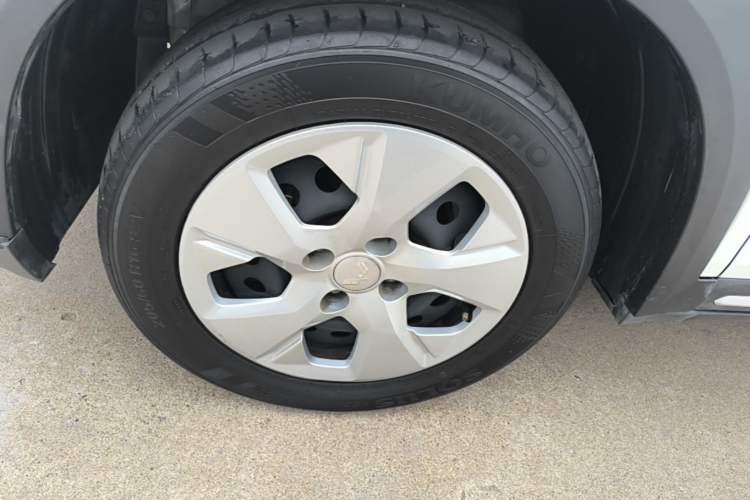 Used Wuling Alvez 2022 1.5L Manual Free-Style Model Exterior 4