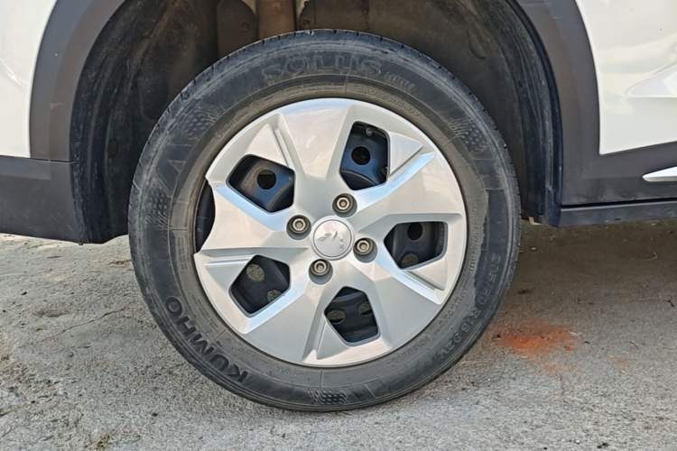 Used Wuling Alvez 2022 1.5L Manual Free-Style Model Exterior 5