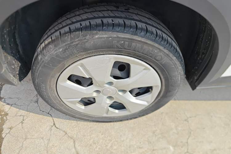 Used Wuling Alvez 2022 1.5L Manual Free-Style Model Exterior 5
