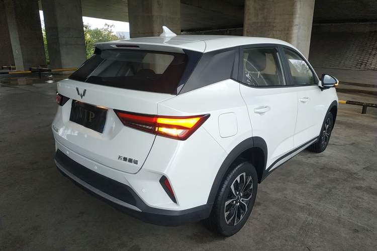 Used Wuling Alvez 2022 1.5L Manual Free-Style Model Exterior 5