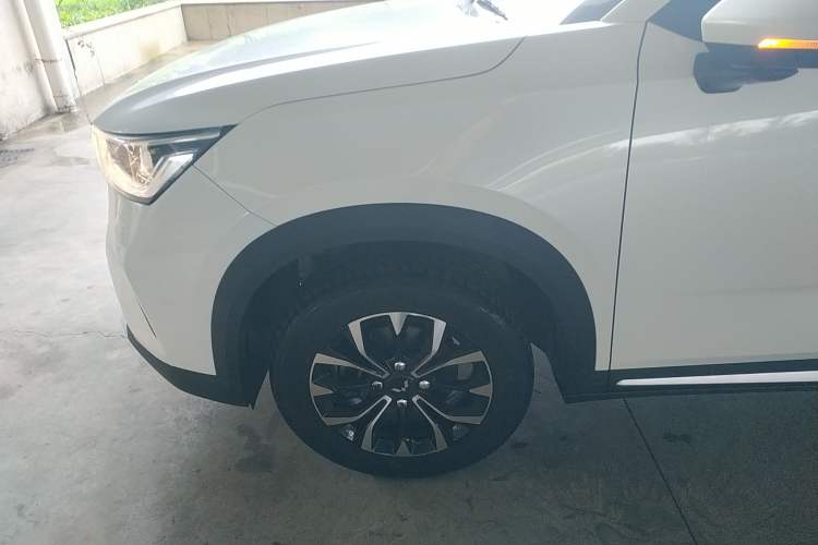 Used Wuling Alvez 2022 1.5L Manual Free-Style Model Exterior 7