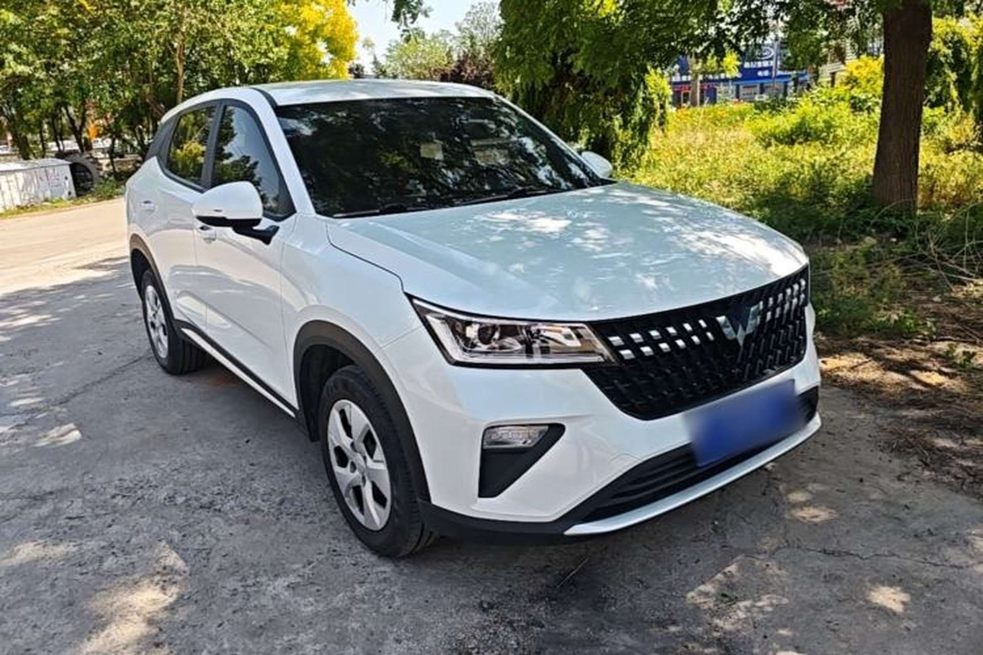 Used Wuling Alvez 2022 1.5L Manual Free-Style Model Front Right 45 Deg