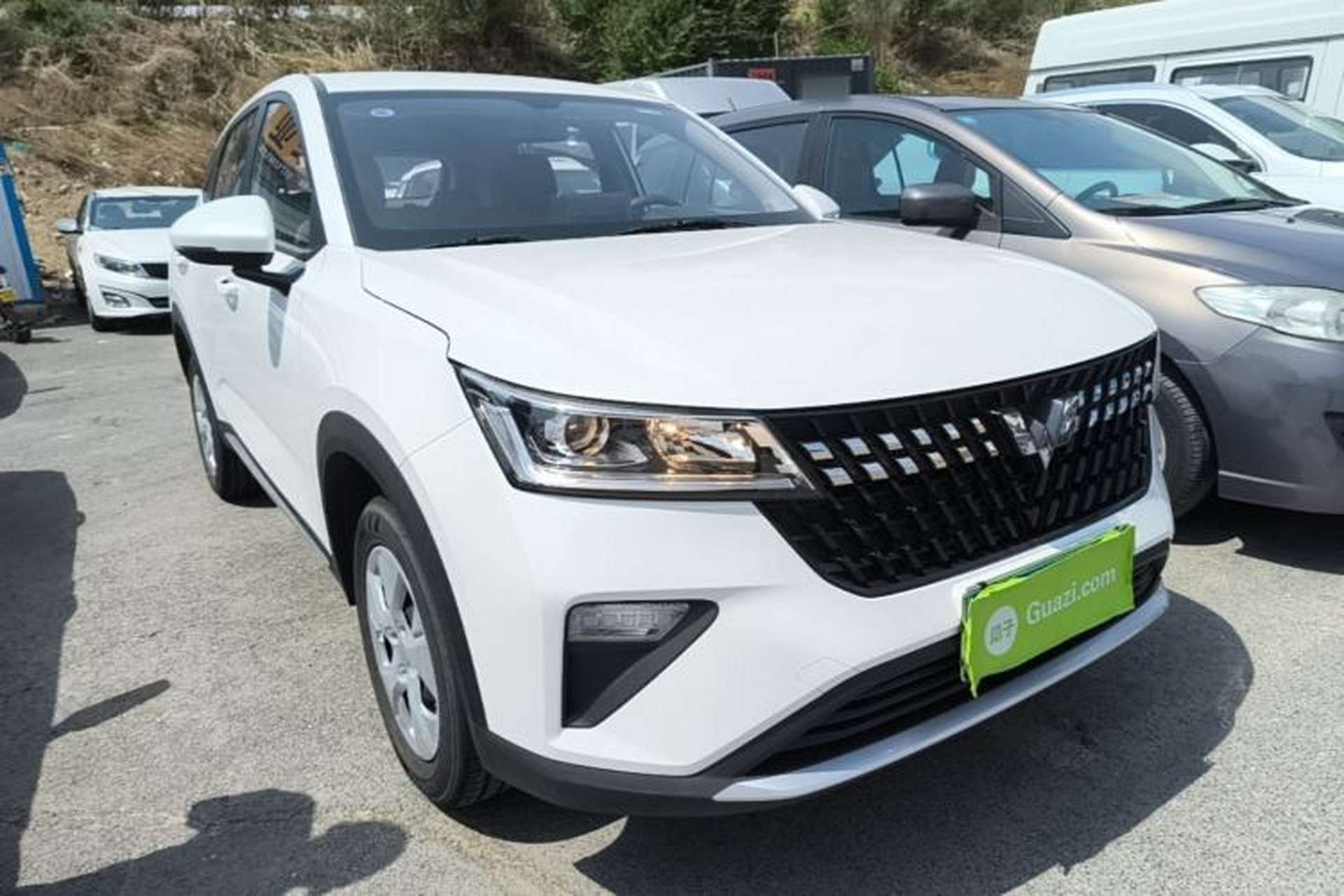 Used Wuling Alvez 2022 1.5L Manual Free-Style Model Front Right 45 Deg
