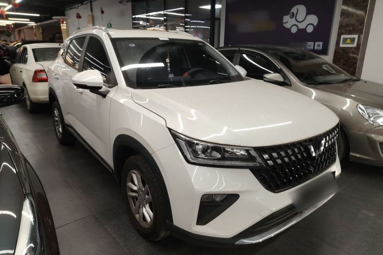 Used Wuling Alvez 2022 1.5L Manual Comfort Version Front Right 45 Deg
