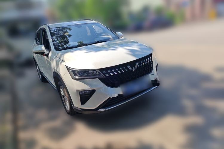Used Wuling Alvez 2022 1.5L Manual Comfort Version Front Right 45 Deg
