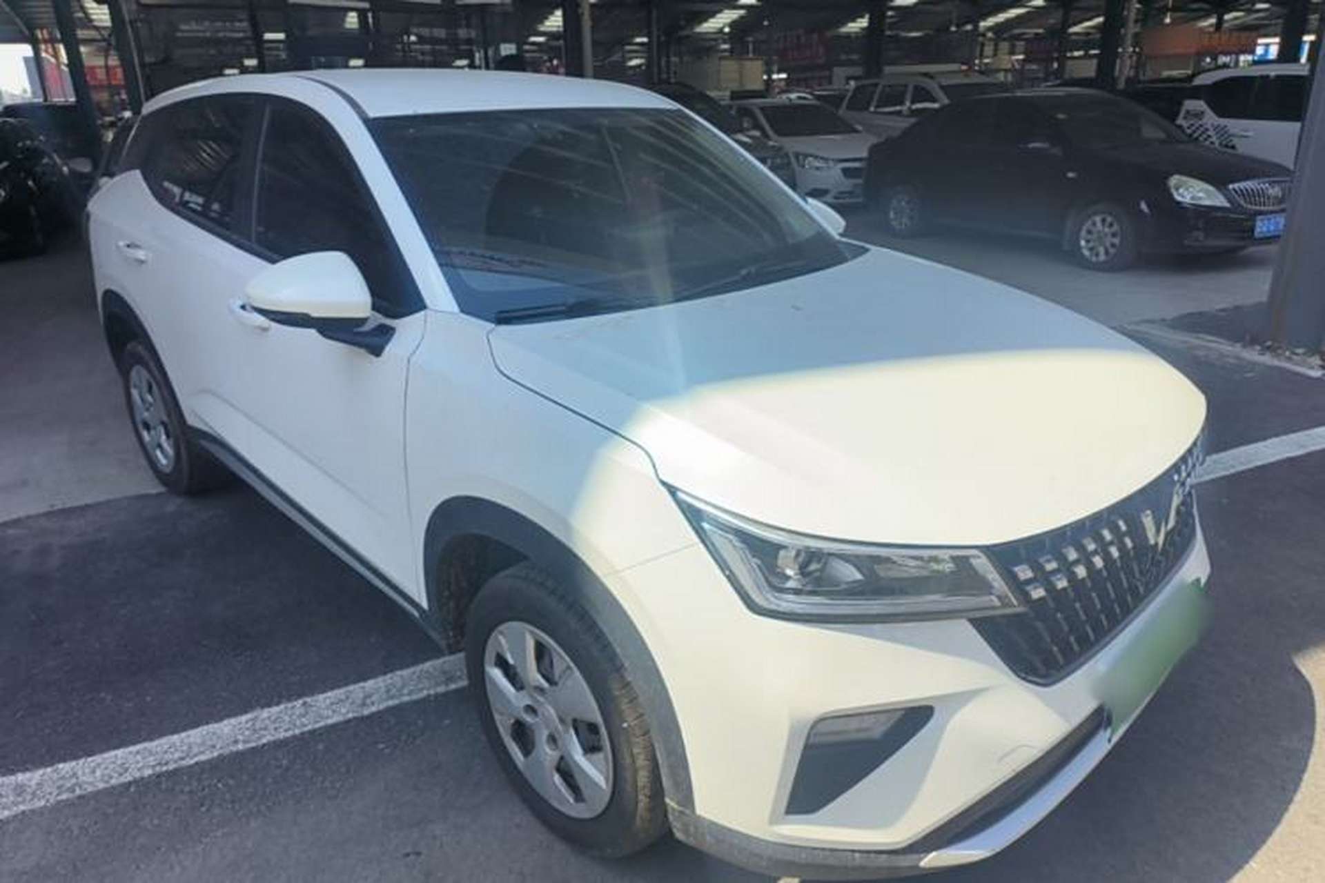Used Wuling Alvez 2022 1.5L Manual Free-Style Model Front Right 45 Deg