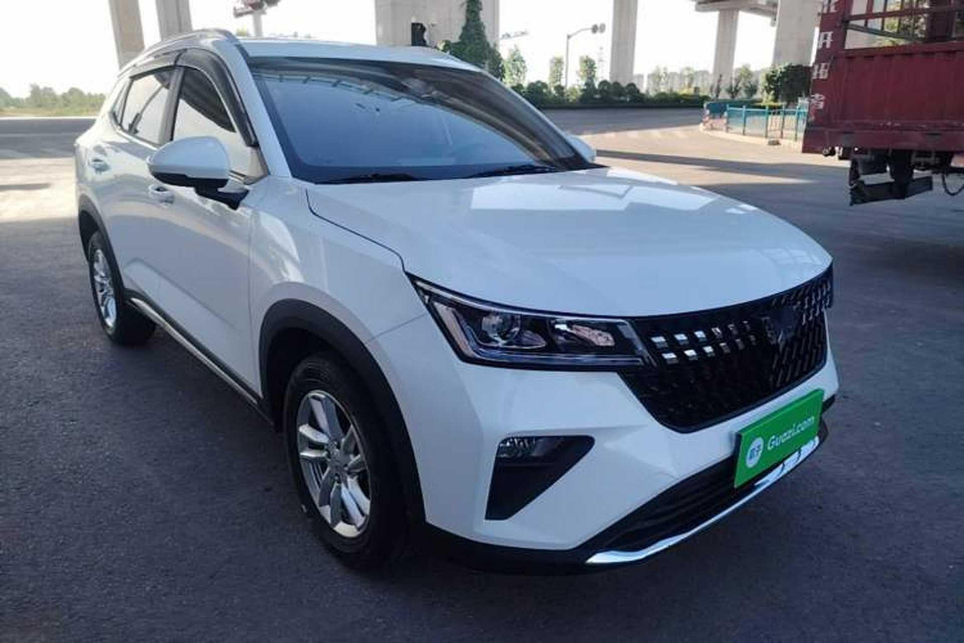 Used Wuling Alvez 2022 1.5L Manual Comfort Version Front Right 45 Deg