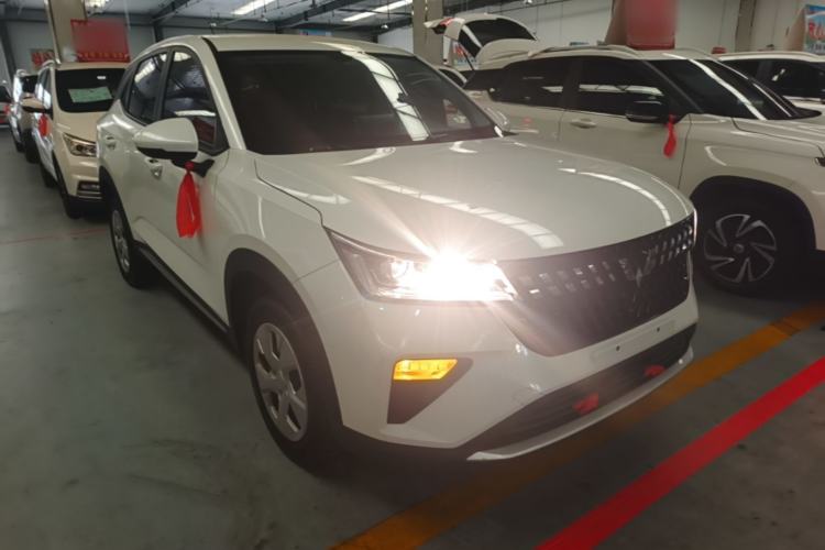 Used Wuling Alvez 2022 1.5L Manual Free-Style Model Front Right 45 Deg