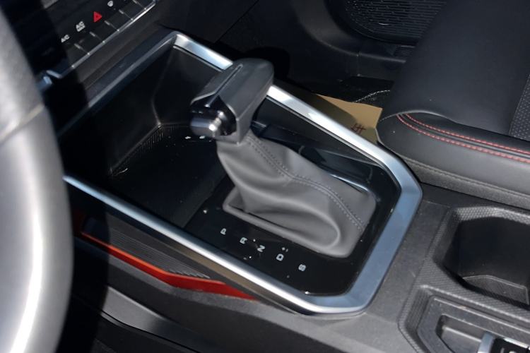 Used Wuling Alvez 2022 1.5T CVT Trendy & Cool Edition Gear Lever