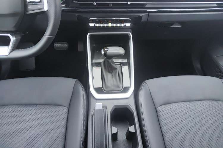 Used Wuling Alvez 2022 1.5L CVT Comfort Edition Gear Lever