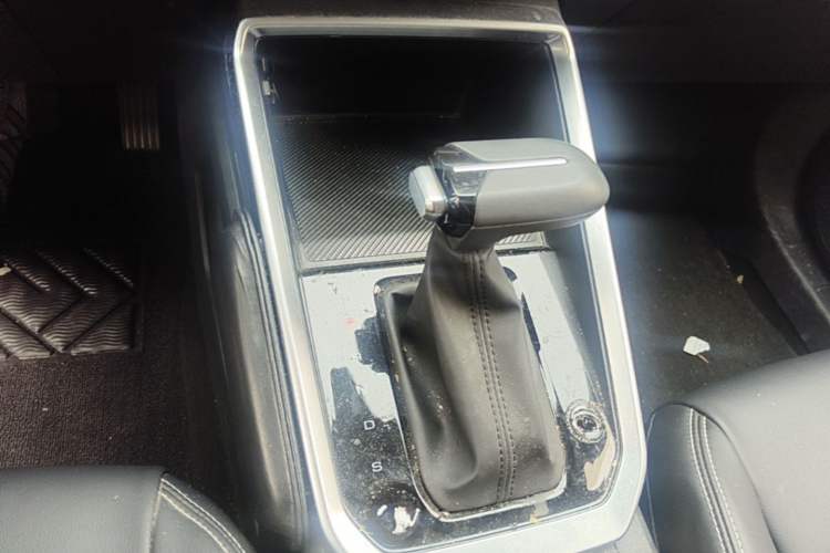 Used Wuling Alvez 2022 1.5L CVT Comfort Edition Gear Lever
