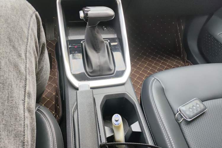 Used Wuling Alvez 2022 1.5L CVT Comfort Edition Gear Lever