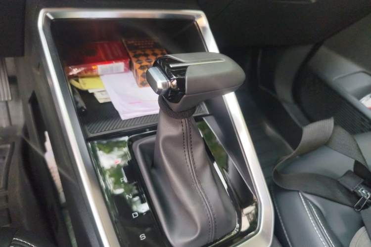 Used Wuling Alvez 2022 1.5L CVT Comfort Edition Gear Lever