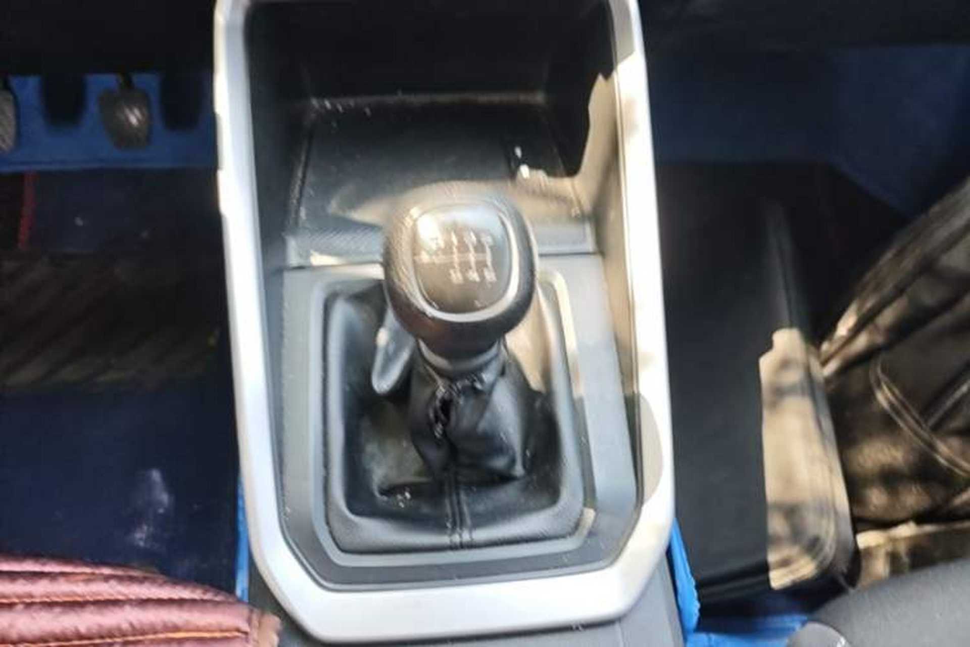 Used Wuling Alvez 2022 1.5L Manual Free-Style Model Gear Lever