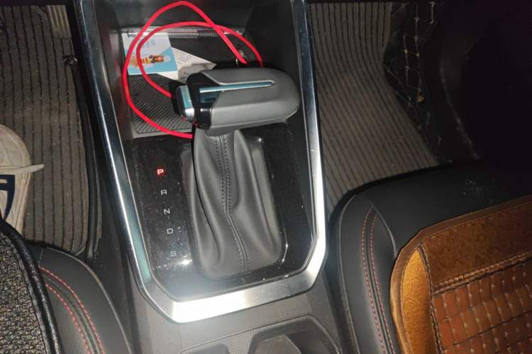 Used Wuling Alvez 2022 1.5T CVT Trendy & Cool Edition Gear Lever