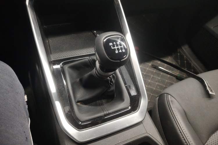 Used Wuling Alvez 2022 1.5L Manual Comfort Version Gear Lever