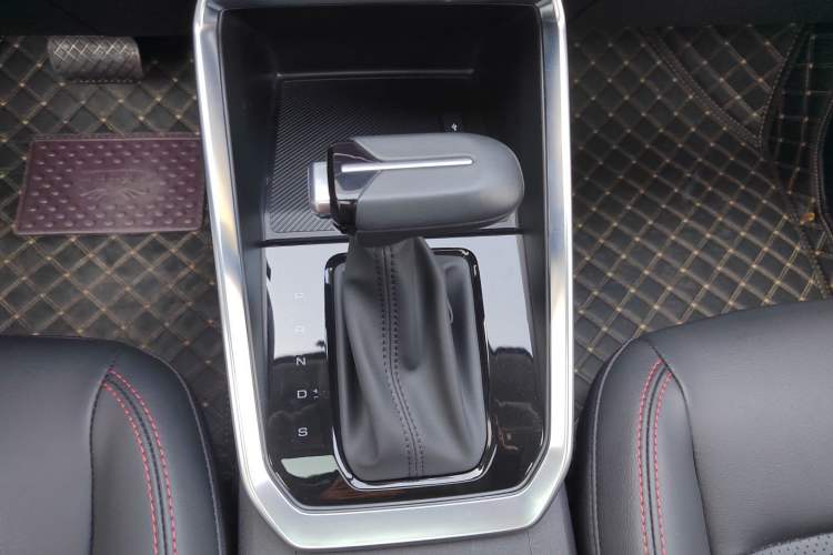 Used Wuling Alvez 2022 1.5T CVT Trendy & Cool Edition Gear Lever