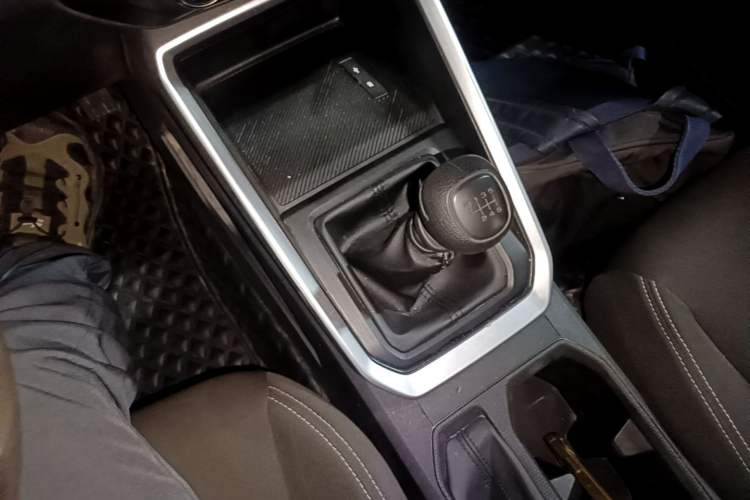 Used Wuling Alvez 2022 1.5L Manual Free-Style Model Gear Lever