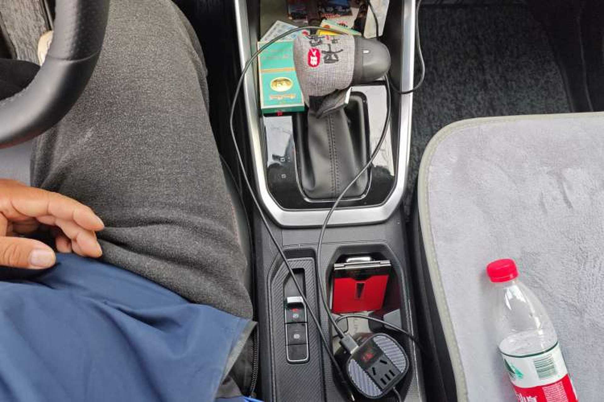 Used Wuling Alvez 2022 1.5T CVT Trendy & Cool Edition Gear Lever
