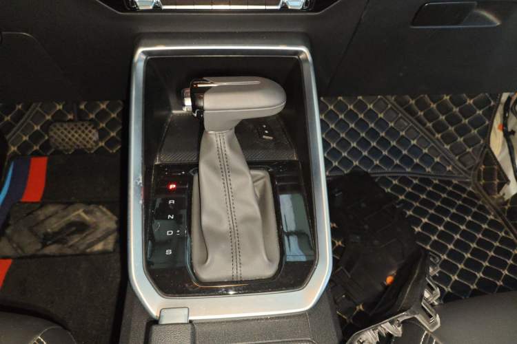 Used Wuling Alvez 2022 1.5L CVT Comfort Edition Gear Lever