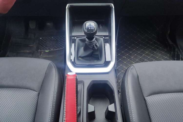 Used Wuling Alvez 2022 1.5L Manual Comfort Version Gear Lever