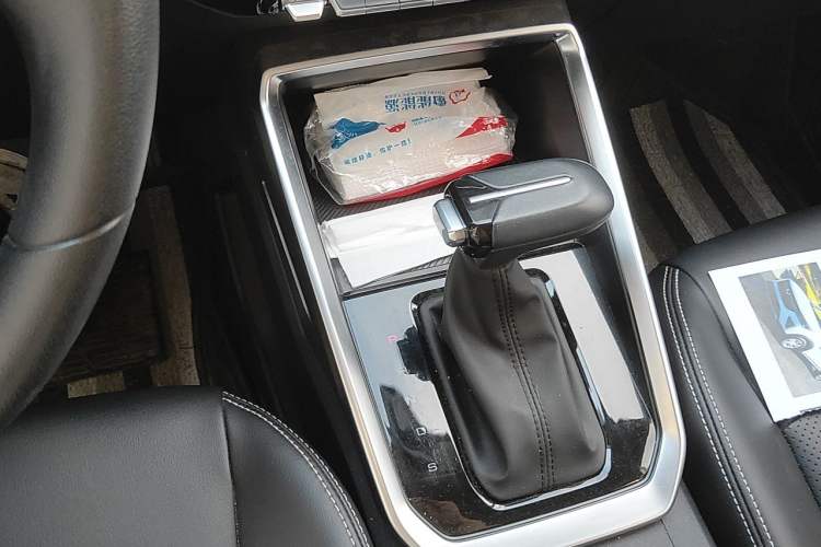 Used Wuling Alvez 2022 1.5L CVT Comfort Edition Gear Lever