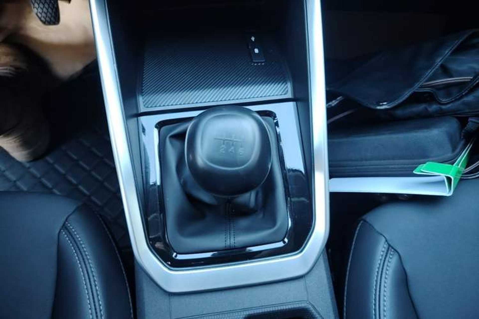 Used Wuling Alvez 2022 1.5L Manual Comfort Version Gear Lever