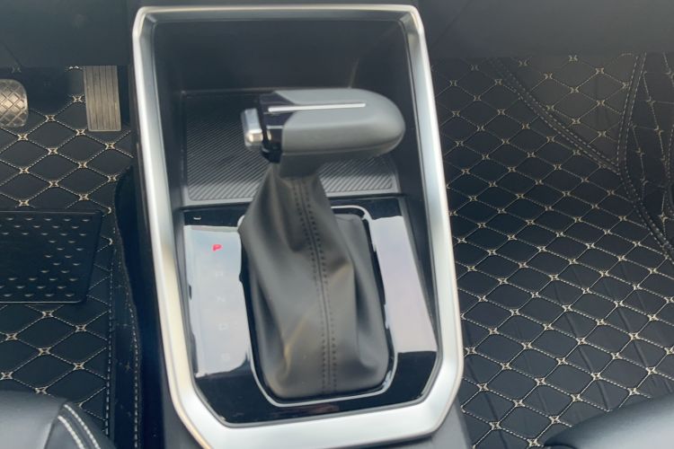 Used Wuling Alvez 2022 1.5L CVT Comfort Edition Gear Lever