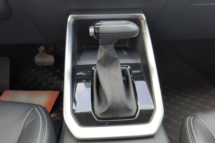 Used Wuling Alvez 2022 1.5L CVT Comfort Edition Gear Lever