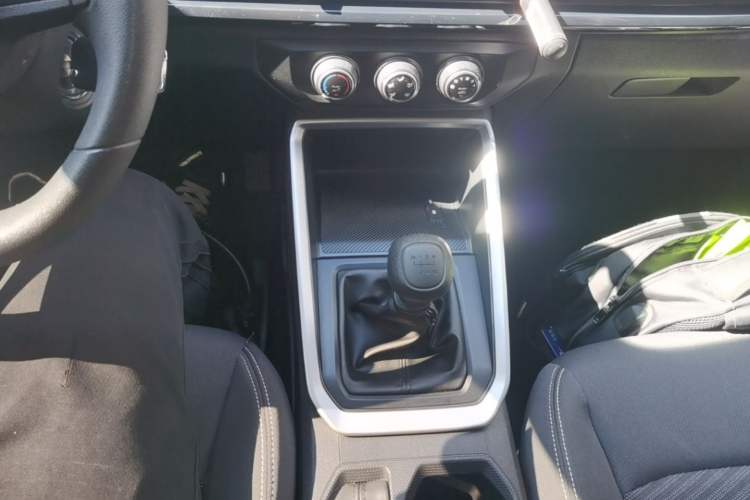 Used Wuling Alvez 2022 1.5L Manual Free-Style Model Gear Lever