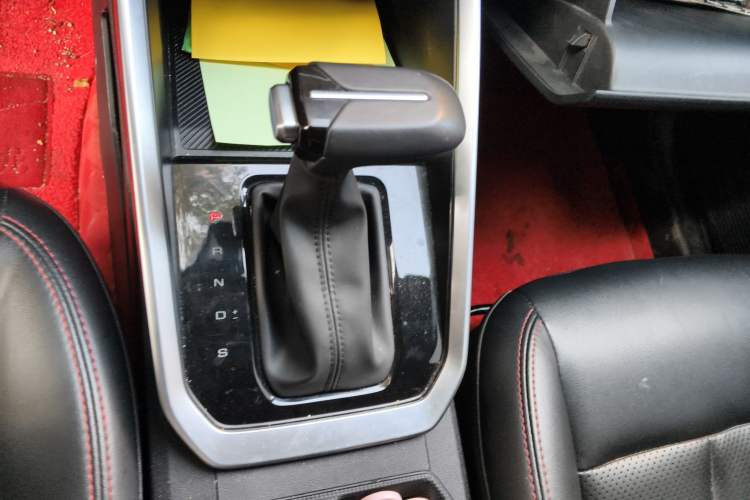 Used Wuling Alvez 2022 1.5T CVT Trendy & Cool Edition Gear Lever