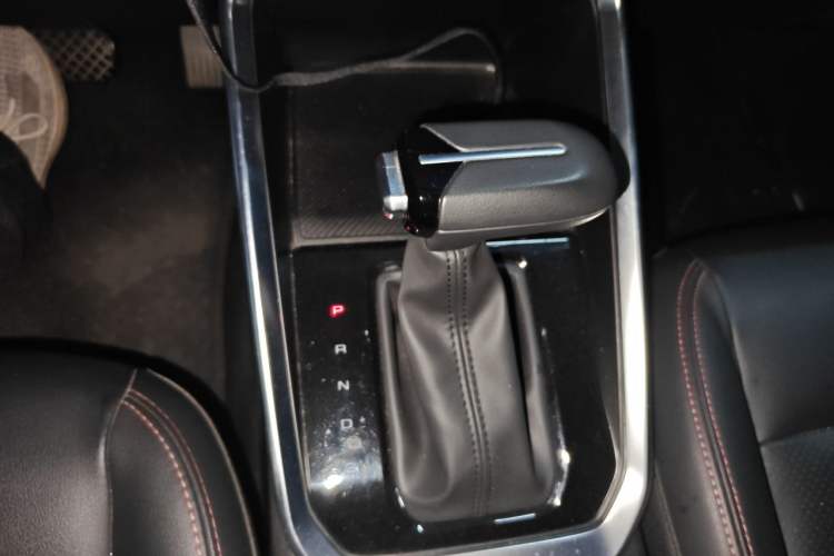 Used Wuling Alvez 2022 1.5T CVT Trendy & Cool Edition Gear Lever