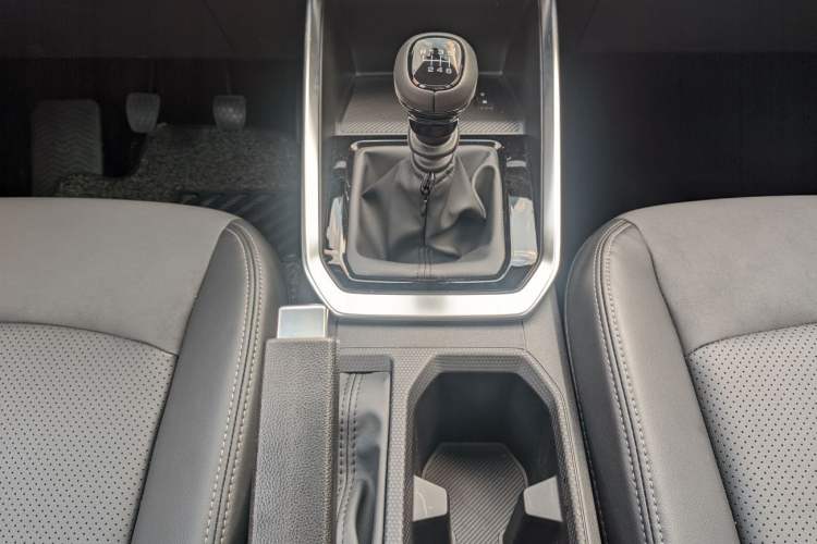Used Wuling Alvez 2022 1.5L Manual Comfort Version Gear Lever