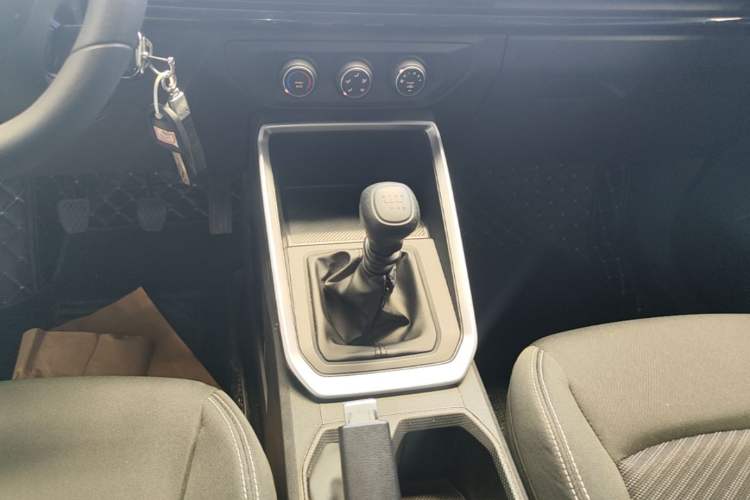 Used Wuling Alvez 2022 1.5L Manual Free-Style Model Gear Lever