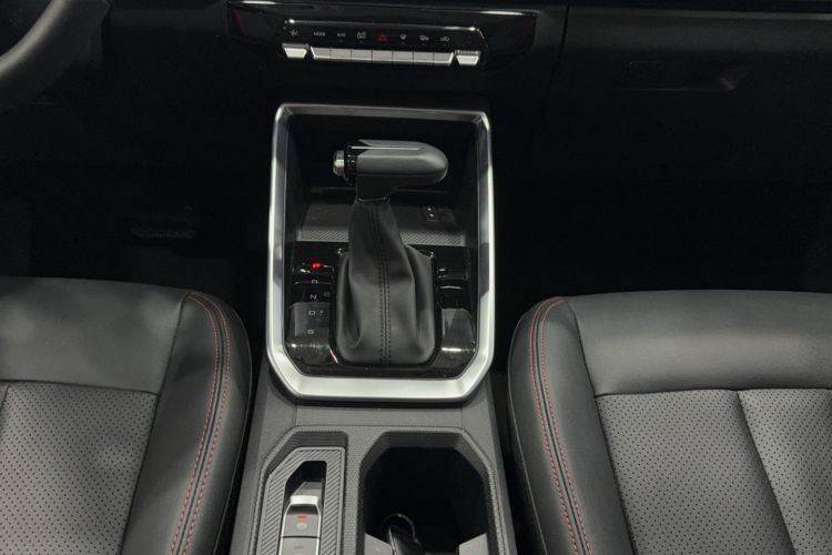 Used Wuling Alvez 2022 1.5T CVT Trendy & Cool Edition Gear Lever