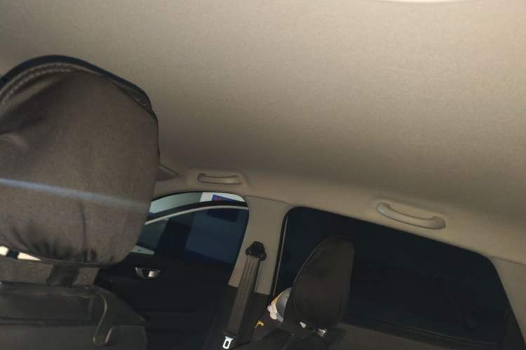 Used Wuling Alvez 2022 1.5L Manual Free-Style Model Headliner
