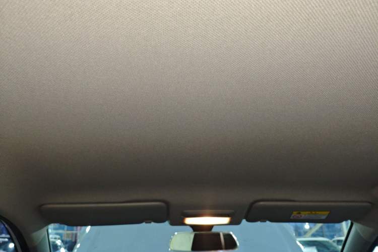 Used Wuling Alvez 2022 1.5L CVT Comfort Edition Headliner