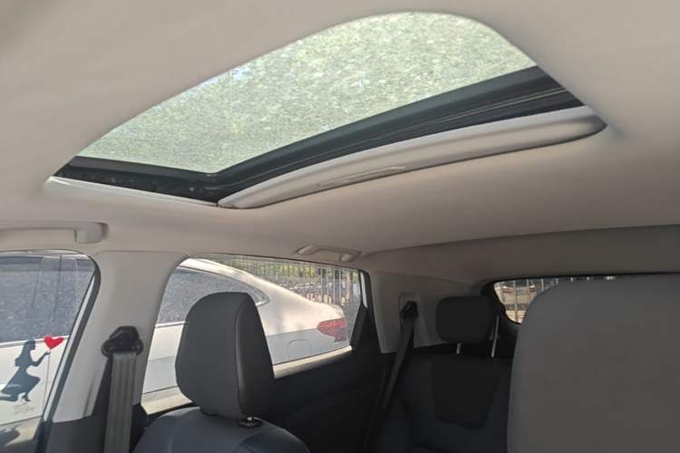 Used Wuling Alvez 2022 1.5L CVT Comfort Edition Headliner
