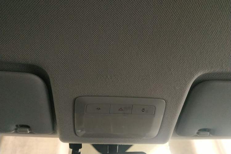 Used Wuling Alvez 2022 1.5L Manual Free-Style Model Headliner
