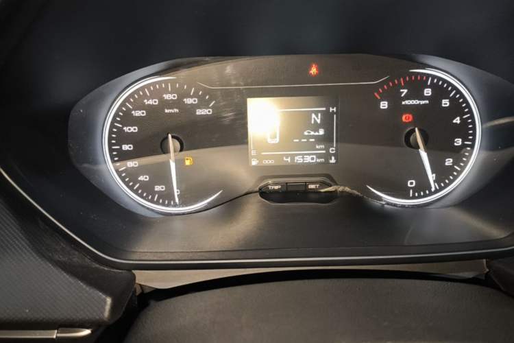 Used Wuling Alvez 2022 1.5L Manual Free-Style Model Instrument Cluster
