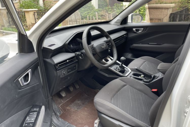 Used Wuling Alvez 2022 1.5L Manual Free-Style Model Interior 1