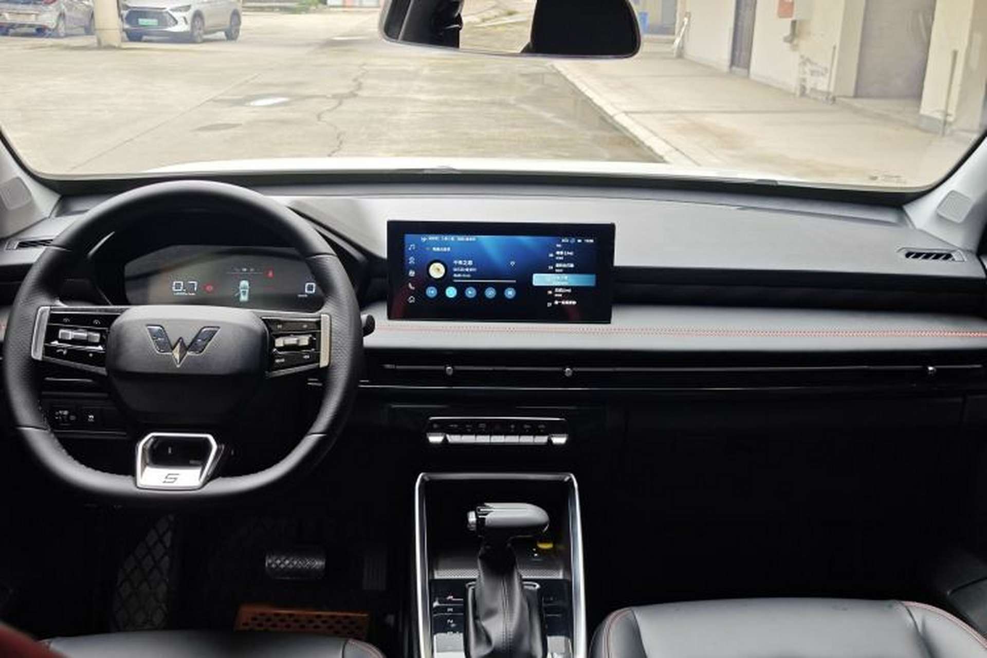 Used Wuling Alvez 2022 1.5T CVT Trendy & Cool Edition Interior 1