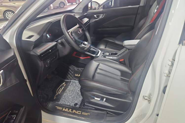 Used Wuling Alvez 2022 1.5T CVT Trendy & Cool Edition Interior 1