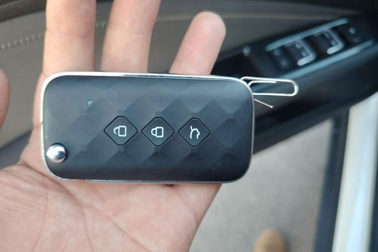 Used Wuling Alvez 2022 1.5L Manual Comfort Version Interior 1