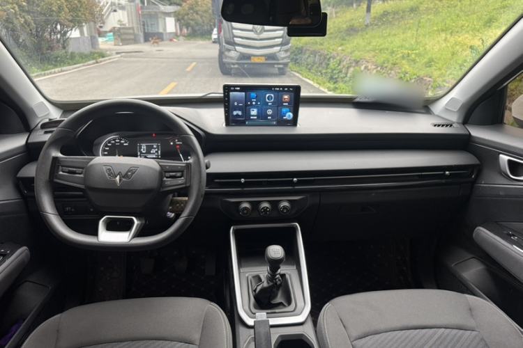 Used Wuling Alvez 2022 1.5L Manual Free-Style Model Interior 1