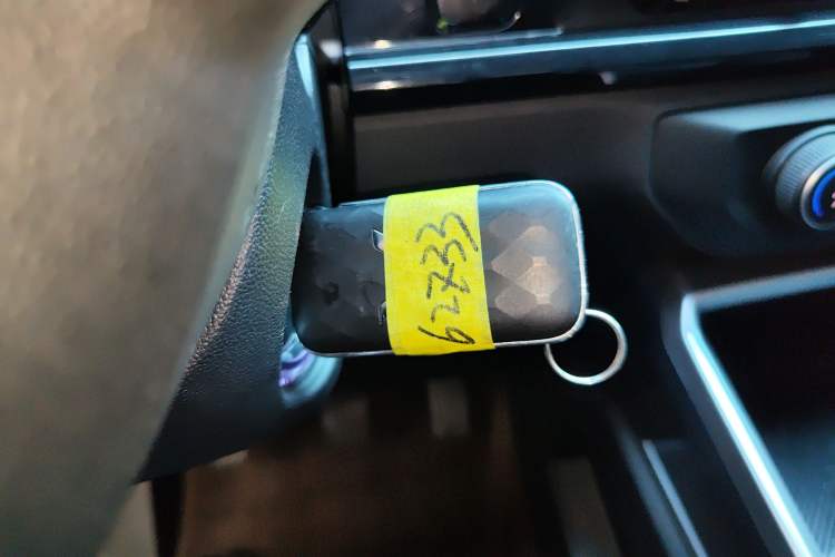 Used Wuling Alvez 2022 1.5L Manual Free-Style Model Interior 1