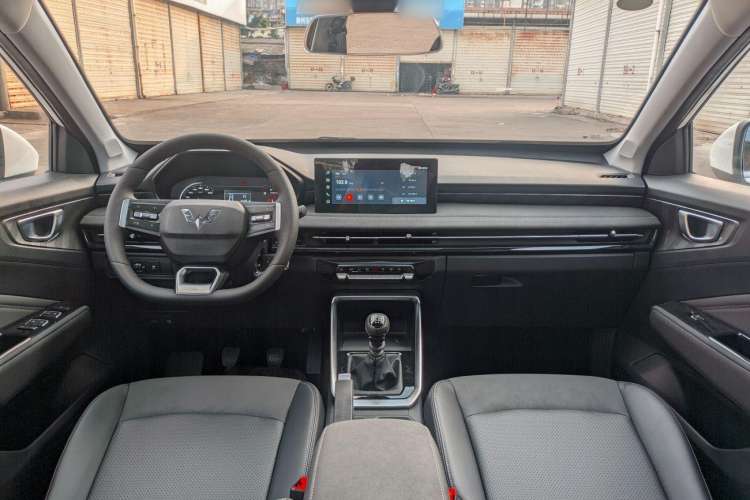 Used Wuling Alvez 2022 1.5L Manual Comfort Version Interior 1